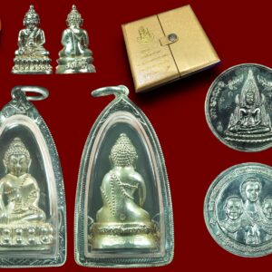 ชุดพระกริ่ง藥師佛 พระกริ่งนเรศวรองค์ดำ ชุดกรรมการใหญ่ เนื้อเงิน เลข47 อนุสรณ์ 100 ปี พิษณุโลกพิทยาคม (โรงเรียนชาย) พิธีจักรพรรดิมหาพุทธาภิเษก ปี 2542 พร้อมกล่องเดิม