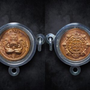 เหรียญปิดตาพังพะกาฬ จตุคามรามเทพ วัดพุทไธศวรรย์ ปี2547 เนื้อทองแดง พิมพ์เล็กจารเต็มสูตรโดยหลวงพ่อโชติ วัดพุทไธศวรรย์ พร้อมเลี่ยมตลับพุกสั่งทำ