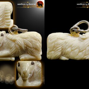 แพะ งาแกะปีนักษัตร หลวงพ่อหอม วัดชากหมาก สุดยอดแห่งความหายาก งาแกะปีนักษัตรหลวงพ่อหอม นั้น ถือว่าเป็นของที่หายากมากๆ เลยก็ว่าได้ครับ เจอไม่กี่ชิ้นในวงการ องค์นี้เป็นองค์ที่สวยและงดงามเส้นคนพริ้วไหวที่สุดที่เจอมาในปีนักษัตรปีมะแม ครับ #มีอะไรก็ให้แพะรับไปก่อนดั่งคำว่าแพะรับบาป