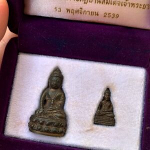 พระกริ่ง+พระชัยวัฒน์ 100ปี สถาบันราชภัฏบ้านสมเด็จเจ้าพระยา ปี 39 สภาพสวย มีกล่องเดิม