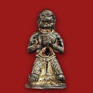 หนุมานร่ายเวทย์ อ.ถนอม ศรหุนะ รุ่นแรก ทำพิธีปี 2545 แจกในงานไหว้ครู ปี 2547 เนื้อเงิน