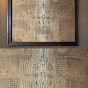 ผ้ายันต์ปลาราหู(กระเบน) ธงนวหรคุณ ธงรัตนมาลา หลวงพ่อแก้ว วัดช่องลมสมุทรสาคร ยุคต้น จารมือดินสอ เอกลักษณ์สำคัญยันต์พิเศษเฉพาะตัว ท่านจารมือได้สวยละเอียดคมลึก ด้วยท่านมีความรู้มานานแต่สมัยท่านบวชใหม่ๆในการอ่านเขียนจารอัคขระขอมได้อย่างชำนาญมาก ผ้ายันต์ผืนนี้สุดพิเศษๆ สร้างใว้ให้ลูกศิษพิเศษใกล้ชิด ผืนนี้อายุผ้าต้องมีไม่ต่ำกว่า 60ปี และตัวยันต์เล็กๆที่ท่านลง ก็เป็นตัวยันต์ครูที่มีลงใว้ในเหรียญรุ่นแรกหรือรุ่นต่างๆไม่ว่าจะเป็น เหรียญเล็กๆ หยดน้ำ เป็นแหนบ ภาพถ่ายล๊อกเก็ต ภาพบูชาจะมีตัวยันต์ครูนี้หมดครับ หลวงพ่อแก้ววัดช่องลม ท่านเกิดปี พ.ศ 2446 และมรณภาพปี2526 ขนาดผ้ายันต์ 13.5X 18 นิ้ว “พระเทพสาครมุนี” หรือ “หลวงพ่อแก้ว สุวัณณโชโต” อดีตเจ้าอาวาสวัดสุทธิวาตวราราม ต.ท่าฉลอม อ.เมือง จ.สมุทรสาคร และอดีตเจ้าคณะจังหวัดสมุทรสาคร สร้างวัตถุมงคลและเครื่อรางของขลังไว้หลายรุ่น ล้วนได้รับความนิยม นำไปคล้องคอติดตัว เพื่อความเป็นสิริมงคล ราคา