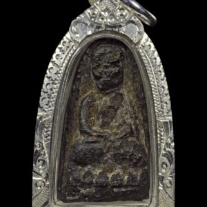 หลวงปู่ทวดรุ่นแรก พระอาจารย์นอง วัดทรายขาว ปี14 เนื้อว่านกดมือฝั่งตะกรุด หายากมากพอๆกับหลวงปู่ทวด ปี97 มีตะกรุดนารายณ์แปลงรูป ที่สร้างชื่อให้อาจารย์นองอย่างสูงฝังไว้ในขอบใต้ฐานทุกองค์ เนื้อว่านมวลสารจะคล้ายกับ "หลวงปู่ทวด วัดช้างให้ เนื้อว่าน ปี 2497" จัดเป็นพระเครื่องหลวงปู่ทวดอีกชุดหนึ่งที่ดีทั้งมวลสารและพิธีการจัดสร้าง ที่หาดูได้ยากมากในปัจจุบัน