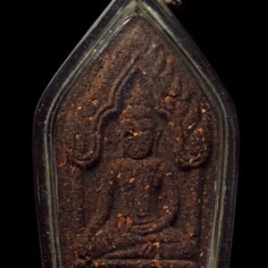 ขุนแผนหลวงปู่ผาด วัดบ้านกรวด รุ่น ฉลองกุฏิวัดตาอี (มหาเสน่ห์) เนื้อว่านลายจุด 1ใน 200 องค์ ตอกโค๊ต ผ. นอกจากขุนแผนกรุวัดบ้านกร่าง ขุนแผนพรายกุมาร หลวงปู่ทิม วัดละหารไล่ อันลือลั่น ประสบการณ์มากมายแล้ว โดยส่วนตัวเองก็มีขุนแผนรุ่นนี้ ของหลวงปู่ผาด วัดบ้านกรวด ที่อัศจรรย์สุดยอดพุทธคุณด้าน มหาเมตตา-มหาเสน่ห์-มหานิยม ค้าขายดีมีทรัพย์รับโชค ได้อย่างชัดเจน แบบไม่ต้องไปเช่าหาขุนแผนราคาแพง แต่ใช้แทนกันได้ดีเรยทีเดียว ของดีที่ต้องมีไว้ใช้ ที่สำคัญเล่นง่าย เก็บได้ ราคา(ยัง)ไม่แพง ให้ทั่วประเทศรู้ว่าบ้านเรามีดี++ พระดีมีประสบการณ์ต่อเนื่อง ขุนแผนหลวงปู่ผาด ฐิติปัญโญ วัดบ้านกรวด จังหวัดบุรีรัมย์ จัดสร้างเนื่องจากฉลองกุฏิวัดตาอี ดำริให้สร้างจำนวน 2000 องค์ มีการทำลายบล็อกเรียบร้อย ดังขึ้นด้วยประสบการณ์ล้วนๆ พระดี ขุนแผนแห่งยุคนี้ในดินแดนอสานใต้ ข้อมูลได้จัดทำเป็นรายละเอียดทั้งหมดแล้วครับ ผ่านการคัดกรองจากพระอาจารย์ผู้จัดสร้าง มาให้ท่านลองศึกษาดูครับ ขุนแผนหลวงปู่ผาด วัดบ้านกรวด รุ่น ฉลองกุฏิวัดตาอี (มหาเสน่ห์) วัดบ้านกรวดปลุกเสก จัดสร้างน้อยเพียง 2000 องค์ เนื้อผงพุทธคุณล้วนๆ ว่าน108 ผงมะขามพันปี ผงไม้พยุง โป่งขาว เมืองบุรีรัมย์ โป่งดำ เมืองบึงกาฬ โป่งแดง เมืองกาฬสิน สีผึ้งอาจารย์หงุ่น วัดตาอี นิลดำหรือไหลดำจากภูควาย-วัวประเทศลาว ขมิ้นขาวปัดตลอด ไพลใจดำ งากระเด็น ดินสามประเทศ ผงธูปจากสถานศักดิ์ประเทศอินเดีย กิ่งต้นพระศรีมหาโพธิ์ คำหมากหลวงตามหาบัว วัดป่าบ้านตราด สูตรเจ็ดป่าช้า เกศาครูบาสายกรรมฐาน ผงเก่าหลวงพ่อเงินบางคลาน ผงเก่าร้อยปีของพระอาจารย์ฝั้น เพชรหน้าทั่ง ผงไม้ดำจากภูวัว ภูควาย สูตรดินเพียง มวลสารผงพุทธคุณหลวงพ่อทองคูน มวลสารและผงพุทธคุณหลวงพ่อทองทิพย์ จังหวัดบึงกาฬ และมวลสารหลักคือ ชานหมากของหลวงปู่ผาดผสมโลหิตหลวงปู่ผาด เส้นเกศา เล็บมือ เล็บเท้า หนวด ของหลวงปู่ผาด มวลสารพระพุทธชันตรี และข้าวเสกที่หลวงปู่ผาด ท่านเสกมาให้เพื่อสร้างขุนแผนนี้โดยเฉพาะ ถือเป็นสุดยอดมวลสารจริงๆ ขุนแผนหลวงปู่ผาด ขุนแผนรุ่นนี้จึงเป็น พระขุนแผนที่หลวงปู่ผาด ได้ตั้งใจดำริให้จัดสร้างขึ้น เพื่อสร้างกฏิให้แล้วเสร็จ และซ่อมแซมเสนาสนะในวัดบ้านตาอี และให้ลูกศิษย์มีของดีเป็นมงคลใว้ใช้ติดตัวกัน จำนวนการสร้าง 2000 องค์ ถือเป็นขุนแผนรุ่นสุดท้ายของท่าน ขุนแผนรุ่นนี้จบครบ พิมพ์ทรงสวยงาม ทั้งมวลสารเยี่ยม การทำลายบล็อค จำนวนชัดเจน เจตนาสร้างดี และการปลุกเสกถึง 2 ครั้ง(พิธีเหรียญหล่อมหาเศรษฐี) กับอีก 1 ไตรมาส และยังเข้มด้วยพุทธคุณของหลานหลวงพ่อศิษย์สายตรงผู้สืบทอดคำภีร์ใบลานอย่างรู้แจ้งและรู้จิง พระอาจารย์ หงุ่น ฉลพินโญฺ เจ้าอาวาสวัดตาอี ผู้ดำเนินการจัดสร้างอย่างดีสุด พุทธคุณแรงด้านมหาเสนห์ เมตตามหานิยม แบบต้องใช้ดูแล้วจะรู้เอง “หลวงปู่ผาด ฐิติปัญโญ” หรือ “พระครูวิบูลย์ปัญญาวัฒน์” เป็นพระเกจิอาจารย์ชื่อดังแห่งวัดบ้านกรวด จ.บุรีรัมย์ มีความเชี่ยวชาญวิทยาคมเป็นที่เลื่องลือ ได้รับการยกย่องว่า “เทพเจ้าแห่งบ้านกรวด” “นักบุญแห่งอีสานใต้” เป็นพระเกจิอาจารย์ระดับแนวหน้าอีกรูปของอีสานใต้ เกิดเมื่อวันที่ 3 พฤษภาคม 2452 ท่านได้ชื่อว่าเป็นพระปฎิบัติดี ตั้งมั่นอยู่ในสมณธรรม มีวัตรปฏิบัติดี ปฏิบัติชอบ เปี่ยมด้วยเมตตาธรรม ท่านละสังขาร มรณะภาพลงเมื่อช่วงเวลา 11.58 น.ของวันที่ 5 มกราคม 2558 ด้วยสิริอายุ 105 ปี 8 เดือน 2 วัน พรรษา 85 พรรษา นับเป็น 1 ใน 10 เกจิอาจารย์ที่อายุยืนที่สุดในประเทศไทย ประวัติวัดบ้านกรวด (วัดบ้านกรวด)…เป็นวัดเก่าแก่ประจำอำเภอบ้านกรวด ตั้งขึ้นในปลายราชการที่ 5 แห่งราชวงค์จักรีมีอายุนับถึงปัจจุบันไม่น้อยกว่า 120 ปี ได้รับพระราชทานวิสุงคามสีมาเมื่อวันที่ 10 เมษายน พุทธศํกราช 2469 มีพระพุทธรูปศิลาอันศักดิ์สิทธิ์เป็นประธานในพระอุโบสถ มีเจ้าอาวาสครองวัดติดต่อกันมานาน นับถึงปัจจุบัน 4 รูปด้วยกันเจ้าอาวาสปัจจุบันคือ พระครูวิบูลย์ปัญญาวัฒน์ หลวงปู่ผาด ฐิติปัญโญ ซึ่งได้บวชเรียนมาตั้งแต่อายุ 22 ปี เป็นต้นมาจนถึงปัจจุบัน 98 ปี นับพรรษาได้ 77 พรรษาเมื่อครั้งอดีตสมัยท่านเป็นพระหนุ่มๆ ท่านได้ออกจาริกแสวงบุญไปยังที่ต่างๆ เพื่อศึกษาหาความรู้ทั้งทางพระเวทย์ วิชาแผนโบรานต่างๆ ตามความเชื่อและความนิยมของชาวพื้นบ้าน ในสมัยนั้นได้ไปศึกษาเล่าเรียนเวชวิทยาคมที่จังหวัดอุดรมีชัยถึง 3 ปี (ในสมัยนั้นจังหวัดอุดรมีชัยยังเป็นส่วนหนึ่งของประเทศไทย) จากนั้นท่านได้จาริกไปศึกษาหาความรู้จากครูบาอาจารย์ต่างๆ แทบจะทุกภาคของไทยและประเทศใกล้เคียง เคยธุดงค์ไปศึกษาวิชาอาคมที่นครวัด ที่ประเทศเขมรเป็นเวลา 8 ปี จนมีความรู้เจนจบในไสยเวททุกแขนง แตกฉานในวิปัสสนากรรมฐานอย่างแจ่มแจ้ง ต่อมาเมื่อท่านอายุมากขึ้น ท่านได้รับถวายที่ดินจากชาวบ้าน จากนั้นท่านก็ได้บูรณะจากพื้นดินเปล่าจนเป็นวัดตาอี ให้เห็นเป็นรูปธรรมในปัจจุบันนี้ สืบต่อมาหลวงปู่หริ่ง เจ้าอาวาสวัดบ้านกรวดได้มรณภาพลง ชาวอำเภอบ้านกรวดจึงให้นิมนต์หลวงปู่ผาด มาเป็นเจ้าอาวาส แต่หลวงปู่ได้ปฎิเสธการเป็นเจ้าอาวาสวัดบ้านกรวดมาโดยตลอด แต่ในที่สุดท่านก็ทนความศรัทธาของญาติโยมไม่ไหวจึงต้องยอมรับเป็นเจ้าอาวาสวัดบ้านกรวด และดำรงอยู่มาจนถึงปัจจุบันในที่สุด หลวงปู่ผาดท่านได้พัฒนาวัดสาขาของท่านถึง 4 แห่ง ก็คือ วัดตาอี,วัดบ้านประสาท,วัดบึงเก่าและวัดบ้านกรวด เป็นรูปเป็นร่างมาจนถึงปัจจุบัน หลวงปู่ผาดท่านเป็นพระที่รักสันโดษ ไม่ยึดติดในลาภยศสรรเสริญ ท่านได้ปฎิเสธในการสร้างวัตถุมงคลมาโดยตลอด แต่ในไตรมาสปี 2551 ท่านได้อนุญาตให้จัดสร้างวัตถุมงคล ที่ออกมาในนามวัดบ้านกรวด เพื่อนำปัจจัยไปสร้างโรงครัว หลวงพ่อผาดท่านได้ออกวัตถุมงคลมาน้อยมาก ดังนั้นคนที่มีอยู่ต่างหวงแหนไม่ค่อยหลุดออกมาให้เห็น ทำให้วัตถุมงคลของท่านรุ่นเก่าๆ ของท่านก็หายากขึ้นเป็นเงาตามตัว ด้วยหลวงปู่ผาดท่านเป็นพระปฏิบัติดีปฏิบัติชอบ เป็นเนื้อนาบุญของพระพุทธศาสนา โดยแท้ทุกลมหายใจเข้าออกกำหนดจิตด้วยกรรมฐานมีสติอยู่เสมอ วัตถุมงคลที่ผ่านการอธิษฐานจิตจากท่านจึงทรงความศักดิ์สิทธิ์ ทั้งบุญฤทธิ์และอิทธิฤทธิ์ ดุจมีแก้วสารพัดนึก ใครมีโอกาสได้ครอบครองให้เก็บไว้บูชาดีๆ เพราะท่านเคยพูดกับลูกศิษย์บ่อยๆว่าง “อีกหน่อยพระของเราจะเป็นเพชร”จากอมตะวาจาของหลวงปู่อนาคตจึงต้องไม่ต้องพูด เป็นที่ทราบกันดีว่า หลวงปู่ท่าน “วาจาสิทธิ์”เป็นยิ่งนัก เอาเป็นว่าอนาคตอันใกล้คงได้เห็นอย่างแน่นอน เดียวนี้ไม่ต้องรอนานเหมือนอดีต “ของดี”มีประสบการณ์ประเดี่ยวก็มีคนถามหากันเอง หลวงปู่ผาด ท่านเป็นพระเจ้าแท้ที่กราบไหว้ได้สนิทใจ พระภิกษุอย่างหลวงปู่ผาด บารมีของท่านสูงเป็นอย่างยิ่ง กิตติคุณความเป็นผู้ทรงวิทยาคม แม้แต่ นักบุญแห่งภาคอีสานเจ้าตำรับ “ กู-มึง ” ขนานแท้ อย่าง หลวงพ่อคูณ ยังกล่าวยกย่องเชิดชูกับคณะศรัทธาจากอำเภอบ้านกรวด ที่ได้เดินทางไปกราบนมัสการท่านที่วัด เมื่อท่านสอบถาม รู้ความว่าเดินทางมาจากอำเภอบ้านกรวด ท่านถึงออกปากพูดว่า “มึงจะมากราบมาเอาของกูทำไม มึงไปไหว้หลวงพ่อใหญ่ วัดบ้านกรวดโน่น ของท่านศักดิ์สิทธิ์กว่าของกูตั้งเยอะ พวกมึงไม่จำเป็นมาใช้ของกูเลย ของดีอยู่กับท่านยังไม่รู้ค่าอีก” สำหรับประโยคคำพูดจากปากยอดพระเกจิอาจารย์ที่ประชาชนเคารพกราบไหว้ทั้งประเทศยืนยัน คุณวิเศษในองค์หลวงปู่ผาดได้อย่างดี ซึ่งที่มาเริ่มศึกษาและสะสมหลวงปู่ผาด นอกจากเป็นพระเกจิอาจารย์ทรงคุณของเมืองบุรีรัมย์แล้ว ก็เนื่องจากศรัทธาในหลวงปู่ทิม วัดละหารไร่มาก่อน และได้ทราบว่านอกจากหลวงปู่ทิมแล้ว ก็มีหลวงปู่ผาด วัดบ้านกรวดนี่เอง ที่อาจารย์ชินพรนับถือเป็นอย่างมากเสมือนหลวงปู่ทิมเลยทีเดียว คุณชินพรไปสัมผัสพระเกจิมาเยอะแต่จะไม่นำพระเครื่อง วัตถุมงคลโดยเฉพาะรูปหลวงปู่ทิม ให้ใครเสกง่ายๆ หลวงปู่ผาด วัดบ้านกรวด เป็นพระที่ไปสัมผัสมาแล้วยอมรับนับถือ แม้แต่ หลวงปู่ธรรมรังษี ท่านยังยกย่อง กระดาษยันต์สารพัดกัน รุ่นมหาปราบ ปี ๒๕๔๖ ซึ่งมีประสบการณ์เยอะ ช่วยให้รอดจากน้ำป่าทะลักท่วมบ้าน โดยกระดาษยันต์ รุ่นนี้ผมนำไปขอให้หลวงปู่ผาด ปลุกเสก แล้วได้ไปกราบหลวงปู่ธรรมรังษี จึงขอให้ท่านเสกให้อีกท่าน แต่ท่านปฏิเสธ บอก “เขาทำไว้ดีแล้วเต็มหมดแล้ว” จนต้องบอกว่า ได้ทำรูปหลวงปู่ธรรมรังษีต่างหากมาด้วย ท่านจึงยอม เจริญมนต์ พรมน้ำพุทธมนต์ให้ …คุณชินพรรู้จักหลวงปู่ผาด ท่านนานแล้ว นำพระเครื่องไปขอให้ปลุกเสกเรื่อยมานับตั้งแต่ วัตถุมงคลชุดชินบัญชร รุ่นมหาปราบ ปี ๒๕๔๖ ,ขุนแผนสากหัก ,และทุกรุ่นนับจากนั้น และต่างก็มีประสบการณ์ และมีคนศรัทธาแสวงหามากมาย อานุภาพแรงกล้า ” เมตตามหานิยม “… กาลเวลาที่ผ่านมานาน มีผู้ประสบกับความสักดิ์สิทธิ์ความขลัง ของพระเครื่องพิมพ์บ้านกร่างมาบอก เล่าเก้าสิบกันถึงเรื่องเสน่ห์ มีพุทธคุณทางเมตตามหานิยมมีความขลังทางการเข้าหาผู้หลักผู้ใหญ่ การค้าขายดี มีจิตใจกันเอง แม้จะเป็นคนที่ไม่ชอบขี้หน้ากันมาแต่ก่อนก็มีความเข้าใจกันดีขึ้นไม่โกรธ เกลียดกัน… …มาวิเคราะห์ถึงพระเครื่องที่มีชื่อว่า ” พระขุนแผน ” กันบ้าง การจัดสร้างพระเครื่องนี้ ผู้เขียนคิดว่าในครั้งเก่าก่อนนั้นเกจิอาจารย์จะต้องกำหนดชื่อเอาไว้อย่าง แน่นอน แล้วต้องเป็นชื่อที่ดี เหมาะสมและเป็นสิริมงคล แต่เราท่านในยุคสมัยนี้ไม่ทราบเพราะไม่มีหลักฐานปรากฏก็เลยมาตั้งชื่อเอาเอง ทีหลัง ตั้งเอาตอนได้มองเห็นองค์พระเครื่องเล็กๆนี้แล้วซึ่งในช่วงเวลานั้นก็ยังไม่ แน่นอนอะไร ก็เรียกกันไปว่า “พระพิมพ์บ้านกร่าง” หรือ “พระพิมพ์ซุ้มเรือนแก้วบ้านกร่าง” ว่ากันไปตามที่มองเห็นรูปลักษณ์ขององค์พระเครื่องพิมพ์นี้ …เพระ พุทธคุณที่มีอยู่ในองค์พระเครื่องพิมพ์นี้จากบ้านกร่างหรือวัดบ้านกร่าง เป็นไปในทาง เมตตามหานิยม มีเสน่ห์ ไม่มีใครเกลียด มีแต่ผูกไมตรีกับใครๆก็ได้นั่นเอง พูดจากับใครก็ได้ผลดี ค้าขายอะไรก็ง่าย คล่องตัวไปหมด “พระขุนแผน” เลยมีความหมายเป็นพระเครื่องที่มีพทธคุณทางเสน่ห์ มหาเสน่ห์ สิริมงคล เมตตามหานิยมชั้นสูงเป็นลำดับแรก ตามมาด้วยพุทธคุณอื่นๆอีก เป็นต้นว่าแคล้วคลาด อยู่ยงคงกระพันชาตรี และอื่นๆในทางที่ดีงามทั้งหลาย อยู่เย็นเป็นสุข ประสบโชคชัยสวัสดีเสมอ แต่เรื่องเมตตามหานิยม เสน่ห์ ที่มีอยู่นั้นดูเหมือนสร้างความตื่นเต้นให้กับบรรดาหนุ่มๆและไม่หนุ่มทั้ง หลายกันมาก พูดกันไม่รู้จักหยุดหย่อน ใครๆในวงการพระเครื่องมองเห็นพระเครื่องแบบพิมพ์นี้จากวัดบ้านกร่าง เมืองสุพรรณบุรี แล้วก็นึกถึงเรื่องนี้ก่อนทันที ” พระขุนแผนบ้านกร่าง ” ชื่อเลยติดริมฝีปากกันมากระทั่งทุกวันนี้ เมื่อเห็นรูปลักษณ์ของพระเครื่องพิมพ์คล้ายๆกัน มีพุทธคุณที่เป็นแบบเดียวกัน เลยกลายเป็น “พระขุนแผนไข่ผ่าซีก” และ “พระขุนแผนเคลือบ” กันไป รวมพระขุนแผนอื่นๆอีก “เมื่อเราคิดถึงท่าน ท่านก็จะมาอยู่ในใจเรา เมื่อใดที่เรามีทุกข์ร้อนใจ เพียงระลึกถึงคำสอนของท่าน ท่านก็จะมาอยู่ข้างเรา…..” พลศรีทอง พระเครื่อง โดย บู เชียงราย . https://ponsrithong.com/ web (main) พระเครื่อง : บู เชียงราย ร้านพลศรีทอง พระเครื่อง Web ( มุมพระ) : มุมพระ https://www.mumpra.com/shop.php?shopid=507 web (99wat) : 99วัด http://www.ponsrithong.99wat.com/ Facebook เพจพลศรีทอง พระเครื่อง บู เชียงราย : https://www.facebook.com/ponsrithong/ IG :https://www.instagram.com/bu_chiangrai.amulet/