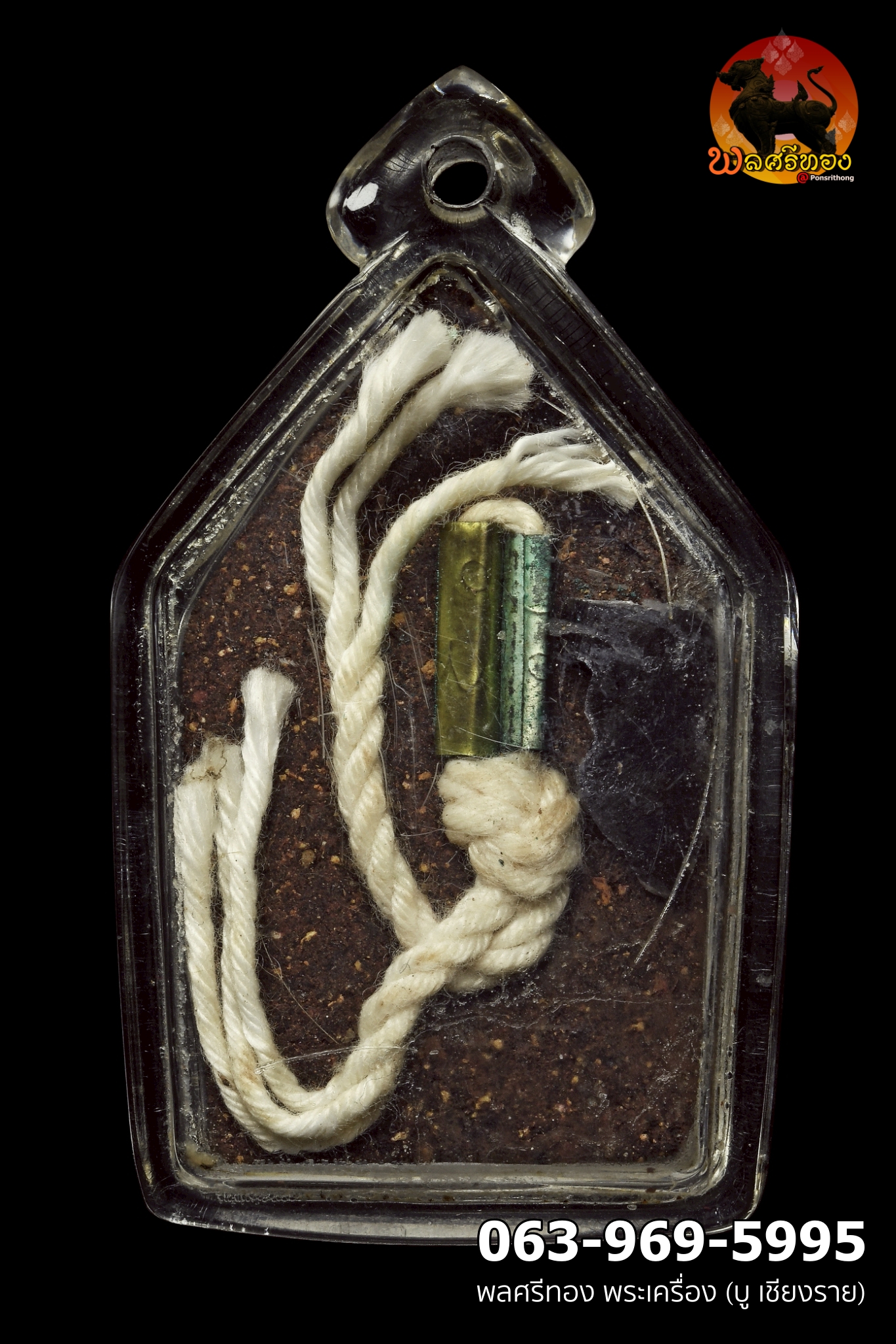 ขุนแผนหลวงปู่ผาด วัดบ้านกรวด รุ่น ฉลองกุฏิวัดตาอี (มหาเสน่ห์) เนื้อว่าน องค์นี้พิเศษด้านหลังใส่ตะกรุดสาริกาด้ายผูกมือ เกศา กระดาษพันบุหรี่ที่หลวงปู่สูบ นอกจากขุนแผนกรุวัดบ้านกร่าง ขุนแผนพรายกุมาร หลวงปู่ทิม วัดละหารไล่ อันลือลั่น ประสบการณ์มากมายแล้ว โดยส่วนตัวเองก็มีขุนแผนรุ่นนี้ ของหลวงปู่ผาด วัดบ้านกรวด ที่อัศจรรย์สุดยอดพุทธคุณด้าน มหาเมตตา-มหาเสน่ห์-มหานิยม ค้าขายดีมีทรัพย์รับโชค ได้อย่างชัดเจน แบบไม่ต้องไปเช่าหาขุนแผนราคาแพง แต่ใช้แทนกันได้ดีเรยทีเดียว ของดีที่ต้องมีไว้ใช้ ที่สำคัญเล่นง่าย เก็บได้ ราคา(ยัง)ไม่แพง ให้ทั่วประเทศรู้ว่าบ้านเรามีดี++ พระดีมีประสบการณ์ต่อเนื่อง ขุนแผนหลวงปู่ผาด ฐิติปัญโญ วัดบ้านกรวด จังหวัดบุรีรัมย์ จัดสร้างเนื่องจากฉลองกุฏิวัดตาอี ดำริให้สร้างจำนวน 2000 องค์ มีการทำลายบล็อกเรียบร้อย ดังขึ้นด้วยประสบการณ์ล้วนๆ พระดี ขุนแผนแห่งยุคนี้ในดินแดนอสานใต้ ข้อมูลได้จัดทำเป็นรายละเอียดทั้งหมดแล้วครับ ผ่านการคัดกรองจากพระอาจารย์ผู้จัดสร้าง มาให้ท่านลองศึกษาดูครับ ขุนแผนหลวงปู่ผาด วัดบ้านกรวด รุ่น ฉลองกุฏิวัดตาอี (มหาเสน่ห์) วัดบ้านกรวดปลุกเสก จัดสร้างน้อยเพียง 2000 องค์ เนื้อผงพุทธคุณล้วนๆ ว่าน108 ผงมะขามพันปี ผงไม้พยุง โป่งขาว เมืองบุรีรัมย์ โป่งดำ เมืองบึงกาฬ โป่งแดง เมืองกาฬสิน สีผึ้งอาจารย์หงุ่น วัดตาอี นิลดำหรือไหลดำจากภูควาย-วัวประเทศลาว ขมิ้นขาวปัดตลอด ไพลใจดำ งากระเด็น ดินสามประเทศ ผงธูปจากสถานศักดิ์ประเทศอินเดีย กิ่งต้นพระศรีมหาโพธิ์ คำหมากหลวงตามหาบัว วัดป่าบ้านตราด สูตรเจ็ดป่าช้า เกศาครูบาสายกรรมฐาน ผงเก่าหลวงพ่อเงินบางคลาน ผงเก่าร้อยปีของพระอาจารย์ฝั้น เพชรหน้าทั่ง ผงไม้ดำจากภูวัว ภูควาย สูตรดินเพียง มวลสารผงพุทธคุณหลวงพ่อทองคูน มวลสารและผงพุทธคุณหลวงพ่อทองทิพย์ จังหวัดบึงกาฬ และมวลสารหลักคือ ชานหมากของหลวงปู่ผาดผสมโลหิตหลวงปู่ผาด เส้นเกศา เล็บมือ เล็บเท้า หนวด ของหลวงปู่ผาด มวลสารพระพุทธชันตรี และข้าวเสกที่หลวงปู่ผาด ท่านเสกมาให้เพื่อสร้างขุนแผนนี้โดยเฉพาะ ถือเป็นสุดยอดมวลสารจริงๆ ขุนแผนหลวงปู่ผาด ขุนแผนรุ่นนี้จึงเป็น พระขุนแผนที่หลวงปู่ผาด ได้ตั้งใจดำริให้จัดสร้างขึ้น เพื่อสร้างกฏิให้แล้วเสร็จ และซ่อมแซมเสนาสนะในวัดบ้านตาอี และให้ลูกศิษย์มีของดีเป็นมงคลใว้ใช้ติดตัวกัน จำนวนการสร้าง 2000 องค์ ถือเป็นขุนแผนรุ่นสุดท้ายของท่าน ขุนแผนรุ่นนี้จบครบ พิมพ์ทรงสวยงาม ทั้งมวลสารเยี่ยม การทำลายบล็อค จำนวนชัดเจน เจตนาสร้างดี และการปลุกเสกถึง 2 ครั้ง(พิธีเหรียญหล่อมหาเศรษฐี) กับอีก 1 ไตรมาส และยังเข้มด้วยพุทธคุณของหลานหลวงพ่อศิษย์สายตรงผู้สืบทอดคำภีร์ใบลานอย่างรู้แจ้งและรู้จิง พระอาจารย์ หงุ่น ฉลพินโญฺ เจ้าอาวาสวัดตาอี ผู้ดำเนินการจัดสร้างอย่างดีสุด พุทธคุณแรงด้านมหาเสนห์ เมตตามหานิยม แบบต้องใช้ดูแล้วจะรู้เอง “หลวงปู่ผาด ฐิติปัญโญ” หรือ “พระครูวิบูลย์ปัญญาวัฒน์” เป็นพระเกจิอาจารย์ชื่อดังแห่งวัดบ้านกรวด จ.บุรีรัมย์ มีความเชี่ยวชาญวิทยาคมเป็นที่เลื่องลือ ได้รับการยกย่องว่า “เทพเจ้าแห่งบ้านกรวด” “นักบุญแห่งอีสานใต้” เป็นพระเกจิอาจารย์ระดับแนวหน้าอีกรูปของอีสานใต้ เกิดเมื่อวันที่ 3 พฤษภาคม 2452 ท่านได้ชื่อว่าเป็นพระปฎิบัติดี ตั้งมั่นอยู่ในสมณธรรม มีวัตรปฏิบัติดี ปฏิบัติชอบ เปี่ยมด้วยเมตตาธรรม ท่านละสังขาร มรณะภาพลงเมื่อช่วงเวลา 11.58 น.ของวันที่ 5 มกราคม 2558 ด้วยสิริอายุ 105 ปี 8 เดือน 2 วัน พรรษา 85 พรรษา นับเป็น 1 ใน 10 เกจิอาจารย์ที่อายุยืนที่สุดในประเทศไทย ประวัติวัดบ้านกรวด (วัดบ้านกรวด)…เป็นวัดเก่าแก่ประจำอำเภอบ้านกรวด ตั้งขึ้นในปลายราชการที่ 5 แห่งราชวงค์จักรีมีอายุนับถึงปัจจุบันไม่น้อยกว่า 120 ปี ได้รับพระราชทานวิสุงคามสีมาเมื่อวันที่ 10 เมษายน พุทธศํกราช 2469 มีพระพุทธรูปศิลาอันศักดิ์สิทธิ์เป็นประธานในพระอุโบสถ มีเจ้าอาวาสครองวัดติดต่อกันมานาน นับถึงปัจจุบัน 4 รูปด้วยกันเจ้าอาวาสปัจจุบันคือ พระครูวิบูลย์ปัญญาวัฒน์ หลวงปู่ผาด ฐิติปัญโญ ซึ่งได้บวชเรียนมาตั้งแต่อายุ 22 ปี เป็นต้นมาจนถึงปัจจุบัน 98 ปี นับพรรษาได้ 77 พรรษาเมื่อครั้งอดีตสมัยท่านเป็นพระหนุ่มๆ ท่านได้ออกจาริกแสวงบุญไปยังที่ต่างๆ เพื่อศึกษาหาความรู้ทั้งทางพระเวทย์ วิชาแผนโบรานต่างๆ ตามความเชื่อและความนิยมของชาวพื้นบ้าน ในสมัยนั้นได้ไปศึกษาเล่าเรียนเวชวิทยาคมที่จังหวัดอุดรมีชัยถึง 3 ปี (ในสมัยนั้นจังหวัดอุดรมีชัยยังเป็นส่วนหนึ่งของประเทศไทย) จากนั้นท่านได้จาริกไปศึกษาหาความรู้จากครูบาอาจารย์ต่างๆ แทบจะทุกภาคของไทยและประเทศใกล้เคียง เคยธุดงค์ไปศึกษาวิชาอาคมที่นครวัด ที่ประเทศเขมรเป็นเวลา 8 ปี จนมีความรู้เจนจบในไสยเวททุกแขนง แตกฉานในวิปัสสนากรรมฐานอย่างแจ่มแจ้ง ต่อมาเมื่อท่านอายุมากขึ้น ท่านได้รับถวายที่ดินจากชาวบ้าน จากนั้นท่านก็ได้บูรณะจากพื้นดินเปล่าจนเป็นวัดตาอี ให้เห็นเป็นรูปธรรมในปัจจุบันนี้ สืบต่อมาหลวงปู่หริ่ง เจ้าอาวาสวัดบ้านกรวดได้มรณภาพลง ชาวอำเภอบ้านกรวดจึงให้นิมนต์หลวงปู่ผาด มาเป็นเจ้าอาวาส แต่หลวงปู่ได้ปฎิเสธการเป็นเจ้าอาวาสวัดบ้านกรวดมาโดยตลอด แต่ในที่สุดท่านก็ทนความศรัทธาของญาติโยมไม่ไหวจึงต้องยอมรับเป็นเจ้าอาวาสวัดบ้านกรวด และดำรงอยู่มาจนถึงปัจจุบันในที่สุด หลวงปู่ผาดท่านได้พัฒนาวัดสาขาของท่านถึง 4 แห่ง ก็คือ วัดตาอี,วัดบ้านประสาท,วัดบึงเก่าและวัดบ้านกรวด เป็นรูปเป็นร่างมาจนถึงปัจจุบัน หลวงปู่ผาดท่านเป็นพระที่รักสันโดษ ไม่ยึดติดในลาภยศสรรเสริญ ท่านได้ปฎิเสธในการสร้างวัตถุมงคลมาโดยตลอด แต่ในไตรมาสปี 2551 ท่านได้อนุญาตให้จัดสร้างวัตถุมงคล ที่ออกมาในนามวัดบ้านกรวด เพื่อนำปัจจัยไปสร้างโรงครัว หลวงพ่อผาดท่านได้ออกวัตถุมงคลมาน้อยมาก ดังนั้นคนที่มีอยู่ต่างหวงแหนไม่ค่อยหลุดออกมาให้เห็น ทำให้วัตถุมงคลของท่านรุ่นเก่าๆ ของท่านก็หายากขึ้นเป็นเงาตามตัว ด้วยหลวงปู่ผาดท่านเป็นพระปฏิบัติดีปฏิบัติชอบ เป็นเนื้อนาบุญของพระพุทธศาสนา โดยแท้ทุกลมหายใจเข้าออกกำหนดจิตด้วยกรรมฐานมีสติอยู่เสมอ วัตถุมงคลที่ผ่านการอธิษฐานจิตจากท่านจึงทรงความศักดิ์สิทธิ์ ทั้งบุญฤทธิ์และอิทธิฤทธิ์ ดุจมีแก้วสารพัดนึก ใครมีโอกาสได้ครอบครองให้เก็บไว้บูชาดีๆ เพราะท่านเคยพูดกับลูกศิษย์บ่อยๆว่าง “อีกหน่อยพระของเราจะเป็นเพชร”จากอมตะวาจาของหลวงปู่อนาคตจึงต้องไม่ต้องพูด เป็นที่ทราบกันดีว่า หลวงปู่ท่าน “วาจาสิทธิ์”เป็นยิ่งนัก เอาเป็นว่าอนาคตอันใกล้คงได้เห็นอย่างแน่นอน เดียวนี้ไม่ต้องรอนานเหมือนอดีต “ของดี”มีประสบการณ์ประเดี่ยวก็มีคนถามหากันเอง หลวงปู่ผาด ท่านเป็นพระเจ้าแท้ที่กราบไหว้ได้สนิทใจ พระภิกษุอย่างหลวงปู่ผาด บารมีของท่านสูงเป็นอย่างยิ่ง กิตติคุณความเป็นผู้ทรงวิทยาคม แม้แต่ นักบุญแห่งภาคอีสานเจ้าตำรับ “ กู-มึง ” ขนานแท้ อย่าง หลวงพ่อคูณ ยังกล่าวยกย่องเชิดชูกับคณะศรัทธาจากอำเภอบ้านกรวด ที่ได้เดินทางไปกราบนมัสการท่านที่วัด เมื่อท่านสอบถาม รู้ความว่าเดินทางมาจากอำเภอบ้านกรวด ท่านถึงออกปากพูดว่า “มึงจะมากราบมาเอาของกูทำไม มึงไปไหว้หลวงพ่อใหญ่ วัดบ้านกรวดโน่น ของท่านศักดิ์สิทธิ์กว่าของกูตั้งเยอะ พวกมึงไม่จำเป็นมาใช้ของกูเลย ของดีอยู่กับท่านยังไม่รู้ค่าอีก” สำหรับประโยคคำพูดจากปากยอดพระเกจิอาจารย์ที่ประชาชนเคารพกราบไหว้ทั้งประเทศยืนยัน คุณวิเศษในองค์หลวงปู่ผาดได้อย่างดี ซึ่งที่มาเริ่มศึกษาและสะสมหลวงปู่ผาด นอกจากเป็นพระเกจิอาจารย์ทรงคุณของเมืองบุรีรัมย์แล้ว ก็เนื่องจากศรัทธาในหลวงปู่ทิม วัดละหารไร่มาก่อน และได้ทราบว่านอกจากหลวงปู่ทิมแล้ว ก็มีหลวงปู่ผาด วัดบ้านกรวดนี่เอง ที่อาจารย์ชินพรนับถือเป็นอย่างมากเสมือนหลวงปู่ทิมเลยทีเดียว คุณชินพรไปสัมผัสพระเกจิมาเยอะแต่จะไม่นำพระเครื่อง วัตถุมงคลโดยเฉพาะรูปหลวงปู่ทิม ให้ใครเสกง่ายๆ หลวงปู่ผาด วัดบ้านกรวด เป็นพระที่ไปสัมผัสมาแล้วยอมรับนับถือ แม้แต่ หลวงปู่ธรรมรังษี ท่านยังยกย่อง กระดาษยันต์สารพัดกัน รุ่นมหาปราบ ปี ๒๕๔๖ ซึ่งมีประสบการณ์เยอะ ช่วยให้รอดจากน้ำป่าทะลักท่วมบ้าน โดยกระดาษยันต์ รุ่นนี้ผมนำไปขอให้หลวงปู่ผาด ปลุกเสก แล้วได้ไปกราบหลวงปู่ธรรมรังษี จึงขอให้ท่านเสกให้อีกท่าน แต่ท่านปฏิเสธ บอก “เขาทำไว้ดีแล้วเต็มหมดแล้ว” จนต้องบอกว่า ได้ทำรูปหลวงปู่ธรรมรังษีต่างหากมาด้วย ท่านจึงยอม เจริญมนต์ พรมน้ำพุทธมนต์ให้ …คุณชินพรรู้จักหลวงปู่ผาด ท่านนานแล้ว นำพระเครื่องไปขอให้ปลุกเสกเรื่อยมานับตั้งแต่ วัตถุมงคลชุดชินบัญชร รุ่นมหาปราบ ปี ๒๕๔๖ ,ขุนแผนสากหัก ,และทุกรุ่นนับจากนั้น และต่างก็มีประสบการณ์ และมีคนศรัทธาแสวงหามากมาย อานุภาพแรงกล้า ” เมตตามหานิยม “… กาลเวลาที่ผ่านมานาน มีผู้ประสบกับความสักดิ์สิทธิ์ความขลัง ของพระเครื่องพิมพ์บ้านกร่างมาบอก เล่าเก้าสิบกันถึงเรื่องเสน่ห์ มีพุทธคุณทางเมตตามหานิยมมีความขลังทางการเข้าหาผู้หลักผู้ใหญ่ การค้าขายดี มีจิตใจกันเอง แม้จะเป็นคนที่ไม่ชอบขี้หน้ากันมาแต่ก่อนก็มีความเข้าใจกันดีขึ้นไม่โกรธ เกลียดกัน… …มาวิเคราะห์ถึงพระเครื่องที่มีชื่อว่า ” พระขุนแผน ” กันบ้าง การจัดสร้างพระเครื่องนี้ ผู้เขียนคิดว่าในครั้งเก่าก่อนนั้นเกจิอาจารย์จะต้องกำหนดชื่อเอาไว้อย่าง แน่นอน แล้วต้องเป็นชื่อที่ดี เหมาะสมและเป็นสิริมงคล แต่เราท่านในยุคสมัยนี้ไม่ทราบเพราะไม่มีหลักฐานปรากฏก็เลยมาตั้งชื่อเอาเอง ทีหลัง ตั้งเอาตอนได้มองเห็นองค์พระเครื่องเล็กๆนี้แล้วซึ่งในช่วงเวลานั้นก็ยังไม่ แน่นอนอะไร ก็เรียกกันไปว่า “พระพิมพ์บ้านกร่าง” หรือ “พระพิมพ์ซุ้มเรือนแก้วบ้านกร่าง” ว่ากันไปตามที่มองเห็นรูปลักษณ์ขององค์พระเครื่องพิมพ์นี้ …เพระ พุทธคุณที่มีอยู่ในองค์พระเครื่องพิมพ์นี้จากบ้านกร่างหรือวัดบ้านกร่าง เป็นไปในทาง เมตตามหานิยม มีเสน่ห์ ไม่มีใครเกลียด มีแต่ผูกไมตรีกับใครๆก็ได้นั่นเอง พูดจากับใครก็ได้ผลดี ค้าขายอะไรก็ง่าย คล่องตัวไปหมด “พระขุนแผน” เลยมีความหมายเป็นพระเครื่องที่มีพทธคุณทางเสน่ห์ มหาเสน่ห์ สิริมงคล เมตตามหานิยมชั้นสูงเป็นลำดับแรก ตามมาด้วยพุทธคุณอื่นๆอีก เป็นต้นว่าแคล้วคลาด อยู่ยงคงกระพันชาตรี และอื่นๆในทางที่ดีงามทั้งหลาย อยู่เย็นเป็นสุข ประสบโชคชัยสวัสดีเสมอ แต่เรื่องเมตตามหานิยม เสน่ห์ ที่มีอยู่นั้นดูเหมือนสร้างความตื่นเต้นให้กับบรรดาหนุ่มๆและไม่หนุ่มทั้ง หลายกันมาก พูดกันไม่รู้จักหยุดหย่อน ใครๆในวงการพระเครื่องมองเห็นพระเครื่องแบบพิมพ์นี้จากวัดบ้านกร่าง เมืองสุพรรณบุรี แล้วก็นึกถึงเรื่องนี้ก่อนทันที ” พระขุนแผนบ้านกร่าง ” ชื่อเลยติดริมฝีปากกันมากระทั่งทุกวันนี้ เมื่อเห็นรูปลักษณ์ของพระเครื่องพิมพ์คล้ายๆกัน มีพุทธคุณที่เป็นแบบเดียวกัน เลยกลายเป็น “พระขุนแผนไข่ผ่าซีก” และ “พระขุนแผนเคลือบ” กันไป รวมพระขุนแผนอื่นๆอีก “เมื่อเราคิดถึงท่าน ท่านก็จะมาอยู่ในใจเรา เมื่อใดที่เรามีทุกข์ร้อนใจ เพียงระลึกถึงคำสอนของท่าน ท่านก็จะมาอยู่ข้างเรา…..”