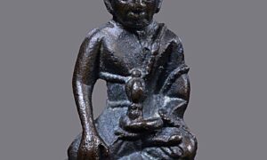 พระกริ่งตรีโลกเชษฐ์ หลวงปู่โต๊ะ วัดประดู่ฉิมพลี  เนื้อนวะโลหะ สร้างปี พ.ศ. 2521