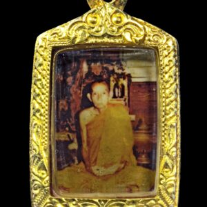 รูปถ่ายหลังโต๊ะหมู่ หลวงพ่อกวย ย้อนยุคปี 2539 วัดโฆสิตาราม (1 ใน 200 บาน) หายากมาก