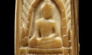 งาแกะสามหน้า แม่นางกวัก–พระพุทธ หลวงพ่อกัน วัดเขาแก้ว จารเต็ม หายากมาก