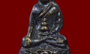 พระชัยวัฒน์-พิมพ์หล่อปั๊มมีบัวหลัง-วัดราชบพิธ-ปี-2495