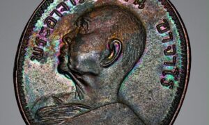 เหรียญพระอาจารย์ฝั้น รุ่น 9 ปี 2513 เนื้อทองแดงรมดำ