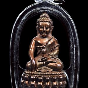 พระกริ่งโสฬสมหามงคล รุ่นแรก หลวงปู่โสฬส ยโสธโร ปี 2553 เนื้อนวโลหะ ตอกโค้ด มีจาร หมายเลข 613 พระกริ่งโสฬสมหามงคล รุ่นแรก หลวงปู่โสฬส วัดโคกอู่ทอง จ.ปราจีนบุรี พระเกจิผู้เป็นศูนย์รวมศรัทธาของชาวปราจีนบุรี จัดสร้างเป็น “พระกริ่งรุ่นแรก” ของท่าน พิธีปลุกเสกเข้มขลัง น่าเก็บอย่างยิ่ง 🔥 จุดเด่น (ตัวจริงสายสะสม) ✔ พระกริ่งรุ่นแรกของหลวงปู่โสฬส ✔ เนื้อนวโลหะ (มวลสารเข้มขลัง) ✔ มีจารมือ เพิ่มพุทธคุณ ✔ ตอกโค้ด + หมายเลขกำกับ (No. 613) ✔ พระสายประสบการณ์ในพื้นที่จริง 💥 พุทธคุณเด่น 🔸 แคล้วคลาด ปลอดภัย 🔸 เมตตามหานิยม 🔸 คงกระพันชาตรี 👉 สาย “พระใช้งานจริง” นิยมบูชา 📌 รายละเอียด รุ่น: โสฬสมหามงคล (รุ่นแรก) ปี: พ.ศ. 2553 วัด: วัดโคกอู่ทอง จ.ปราจีนบุรี เนื้อ: นวโลหะ หมายเลข: 613 จุดเด่น: ตอกโค้ด + มีจาร สภาพ: [ใส่สภาพ เช่น สวยเดิม] 🧠 ประวัติ (สรุปสั้น น่าเชื่อถือ) หลวงปู่โสฬส ยโสธโร (พระครูธำรงโพธิเขต) พระเกจิผู้เป็นศูนย์รวมจิตใจของชาวปราจีนบุรี ได้รับการยกย่องว่า 👉 “พระดีศรีประจันตคาม” เป็นผู้สืบทอดวิทยาคมจากหลายสาย เช่น หลวงพ่อจาด วัดบางกระเบา หลวงปู่อวน วัดหนองพลับ วัตถุมงคลของท่านมีชื่อเสียงด้าน “ประสบการณ์จริง” 💎 ทำไมรุ่นนี้ “น่าเก็บ” ✔ รุ่นแรก → มูลค่าเพิ่มในอนาคต ✔ มีจาร → หายากกว่าปกติ ✔ พระสายประสบการณ์ → มี Demand ต่อเนื่อง ⚡ รับประกันความแท้ ✅ รับประกันพระแท้ 100% ✅ ยินดีคืนเงินเต็มจำนวน หากไม่แท้ ✅ ร้านมีตัวตน ตรวจสอบได้ 💰 ราคา 🔥 ราคาพิเศษ: [ใส่ราคา] บาท (พระกริ่งรุ่นแรก + มีจาร ราคามีแนวโน้มขยับ) 🚨 มีเพียง 1 องค์ พระกริ่ง “รุ่นแรก + มีจาร” แบบนี้ หาเพิ่มยากในตลาด 👉 สนใจ / ขอรูปจาร / ใต้ฐาน 📲 ทัก LINE ได้ทันที