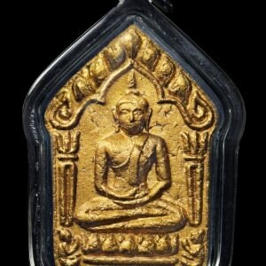 พระขุนแผนผงพรายกุมาร รุ่นไตรมาส 51 หลวงพ่อสาคร วัดหนองกรับ จ.ระยอง เนื้อเหลือง (พิมพ์กรรมการ) หลังฝังพลอยเสก | ปลุกเสกเดี่ยวตลอดไตรมาส ปี 2551